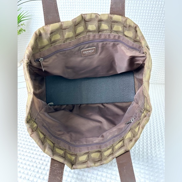 💚CHANEL Travel Line Tote - Picture 11 of 16